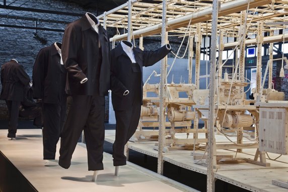 Csákány István: Ghost Keeping, 2012, vegyes technika, változó méret