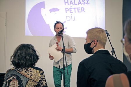hpdij Ivan Buharov átveszi a Halász Péter-díjat (Fotó Nagy Gergő)